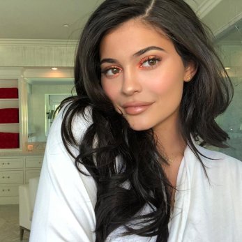 Kylie-Jenner-Vogue-Makeup-Tutorial.jpg