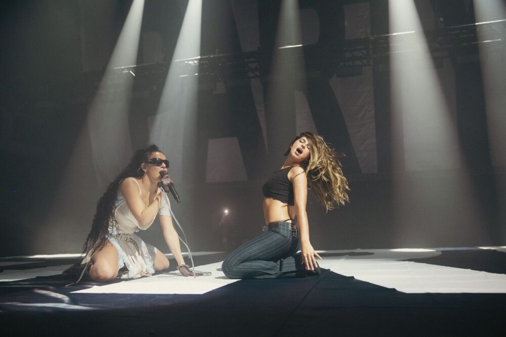 ADDISON RAE JOINS CHARLI XCX ON STAGE IN LA + TEASES NEW PROJECT – XO ...