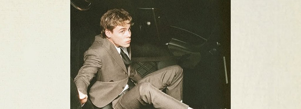 “HOW DOES IT FEEL?” LIVE DEBUT: THE KID LAROI TEASES Y2K&nbsp;BANGER