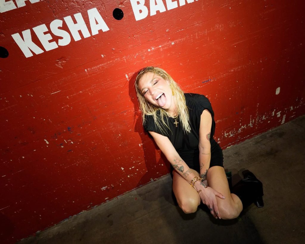 . (PERIOD DELUXE) DROPS AT MIDNIGHT: LETS&nbsp;PARTY!