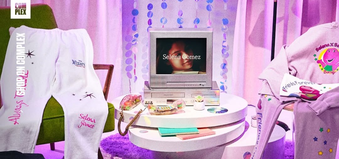 Selena Gomez ポーチ　値下げしました SELENA GOMEZ X COMPLEX: THROWBACK COLLECTION DROPS TOMORROW – XO