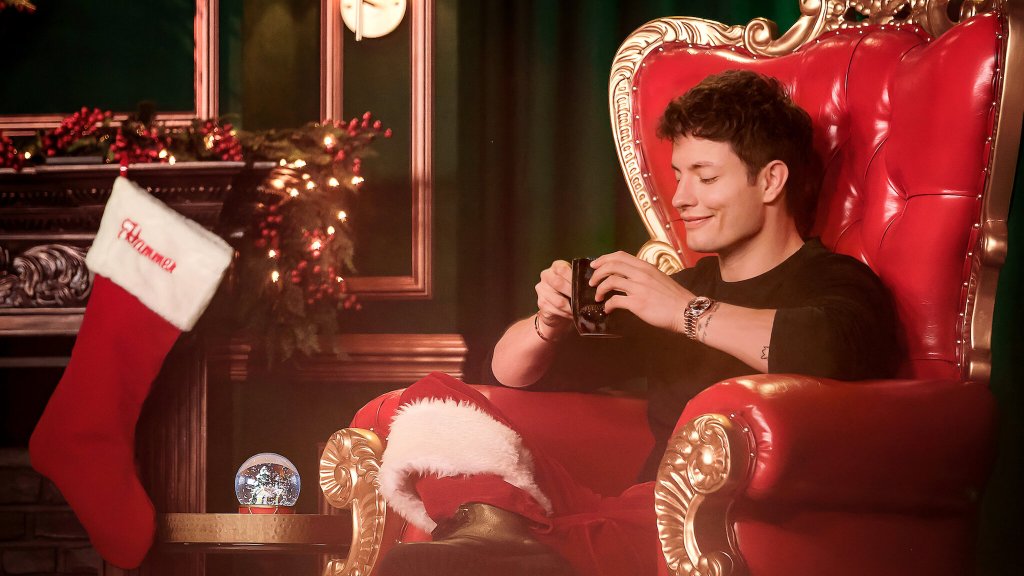 MATT RIFE DROPS NEW NETFLIX SPECIAL “UNWRAPPED” JUST IN TIME FOR THE&nbsp;HOLIDAYS