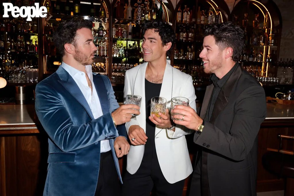 THE JONAS BROTHERS COVER PEOPLE MAGAZINE AND REFLECT ON A MASSIVE&nbsp;YEAR