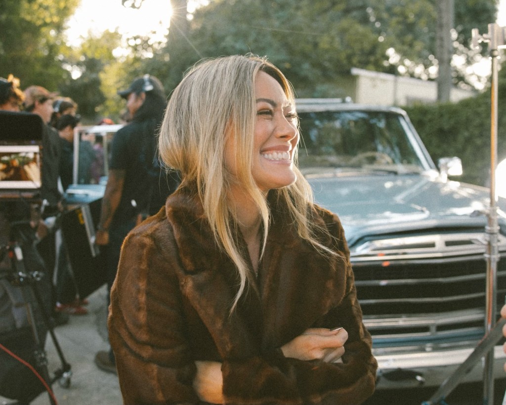 HILARY DUFF RETURNS WITH “LUCK… OR SOMETHING” AND REMINDS POP SHE NEVER&nbsp;LEFT