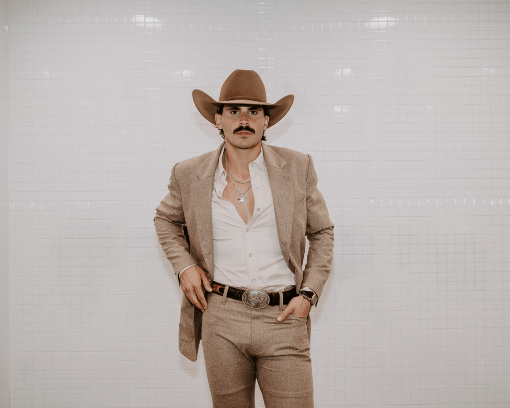 TUCKER WETMORE WINS 2026 ACM AWARD DURING SOLD-OUT LONDON TOUR&nbsp;STOP
